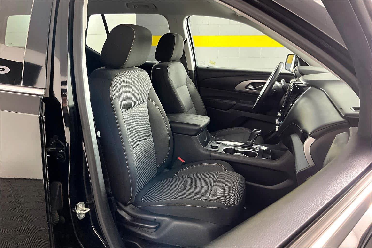 Used 2018 Chevrolet Traverse LT FWD image 9