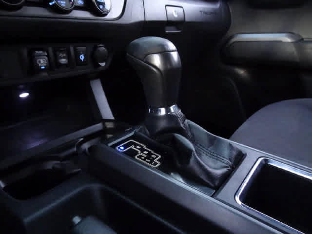 Used 2018 Toyota Tacoma TRD Sport AWD/4WD image 37