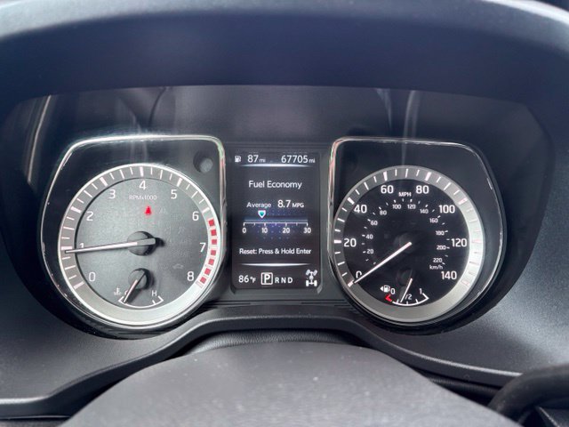 Used 2018 Nissan Titan SV AWD/4WD image 17