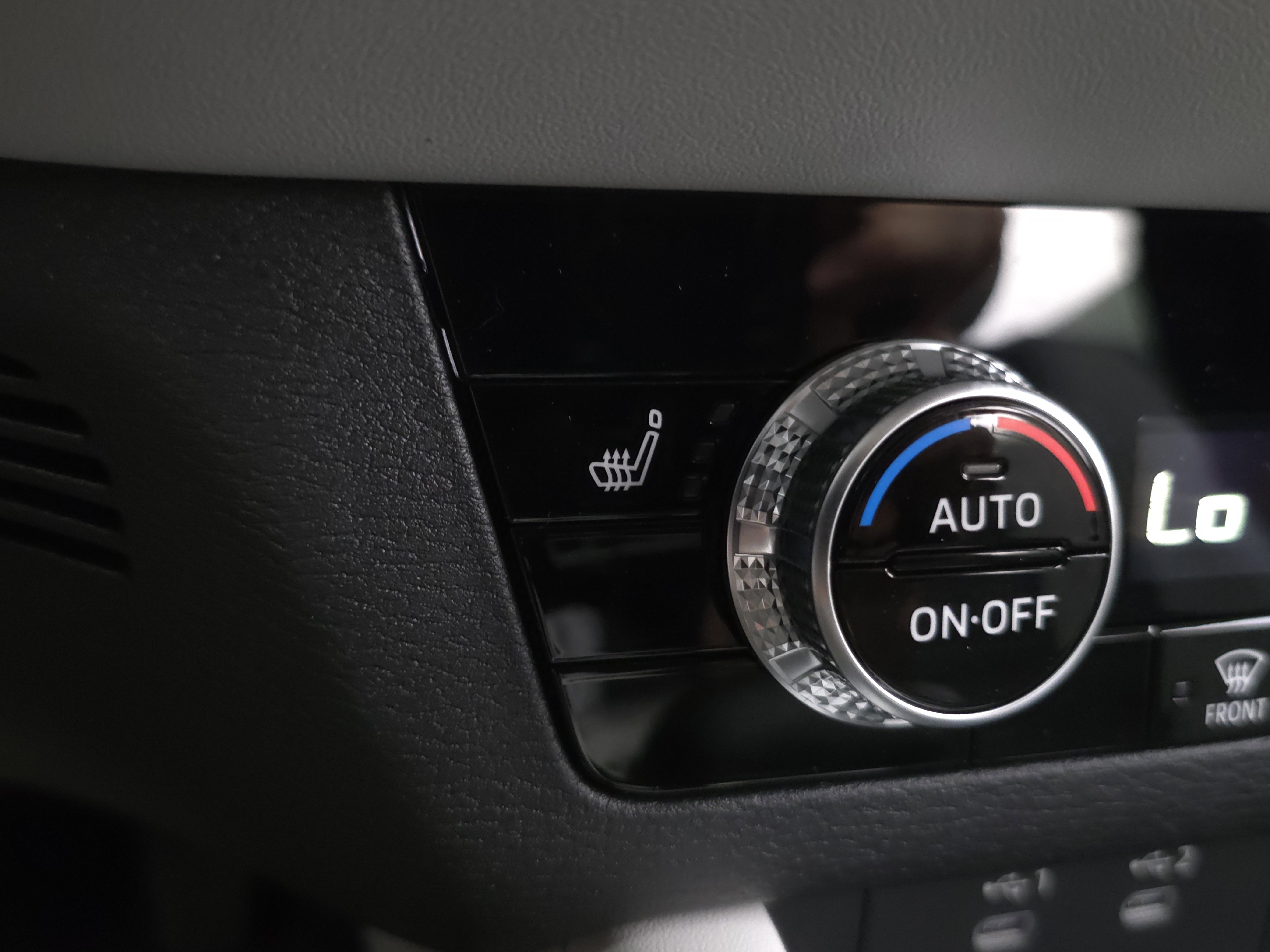 New 2025 Mitsubishi Outlander SE image 17