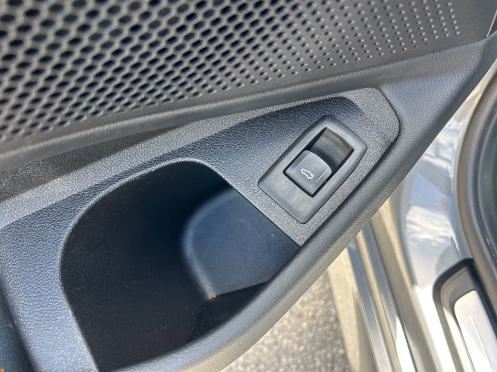 Used 2025 BMW 330i xDrive Sedan w/ Convenience Package image 33