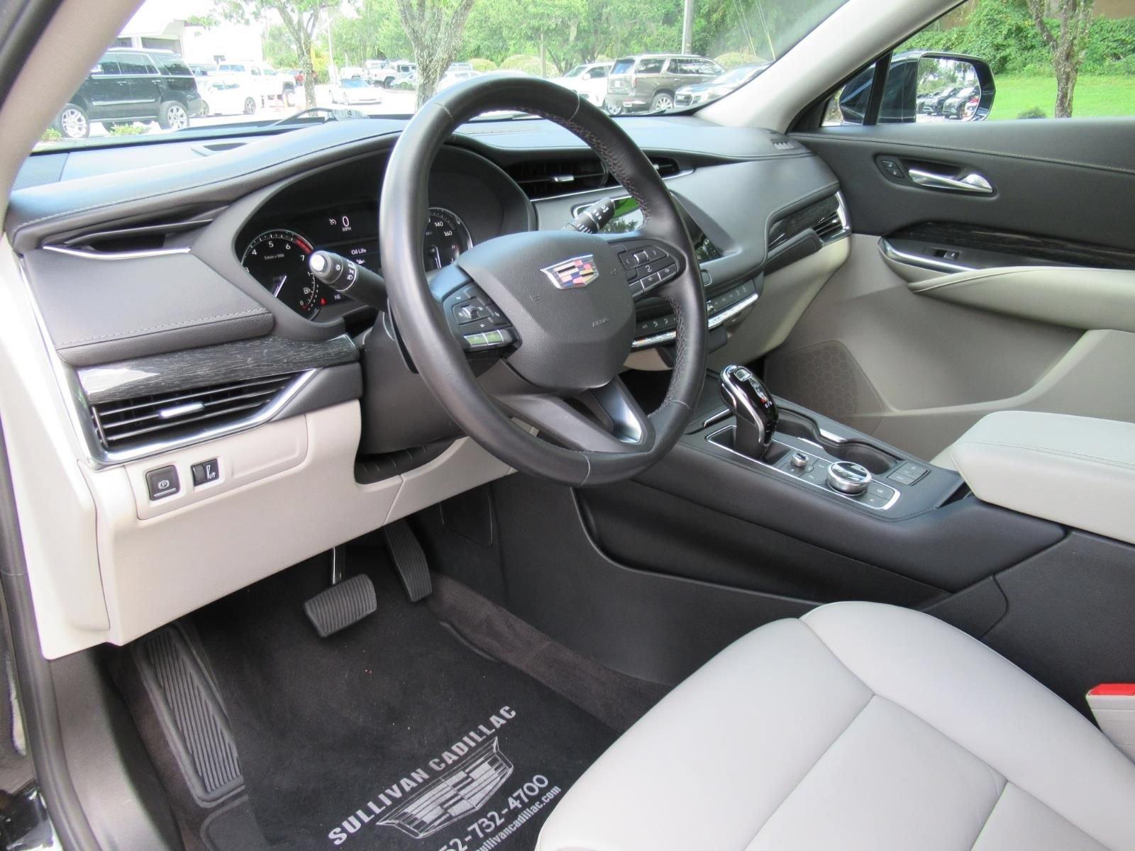 Used 2022 Cadillac XT4 Premium Luxury w/ Safety Alert Package AWD/4WD image 17