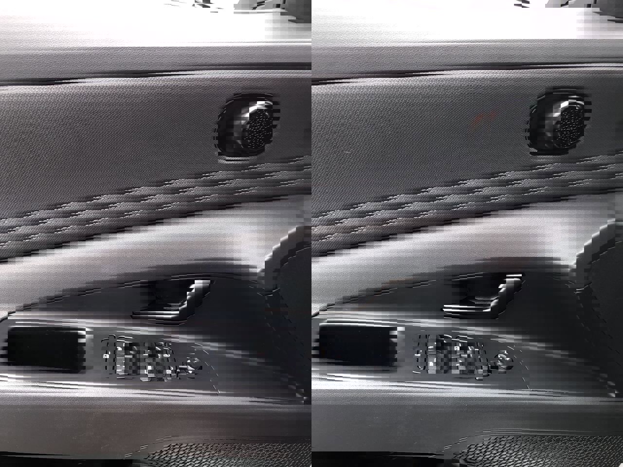 Used 2025 Hyundai Elantra Sport image 12