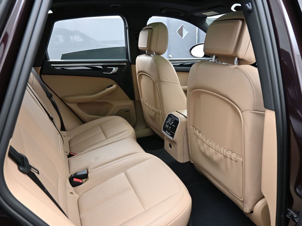 Certified 2025 Porsche Macan image 27