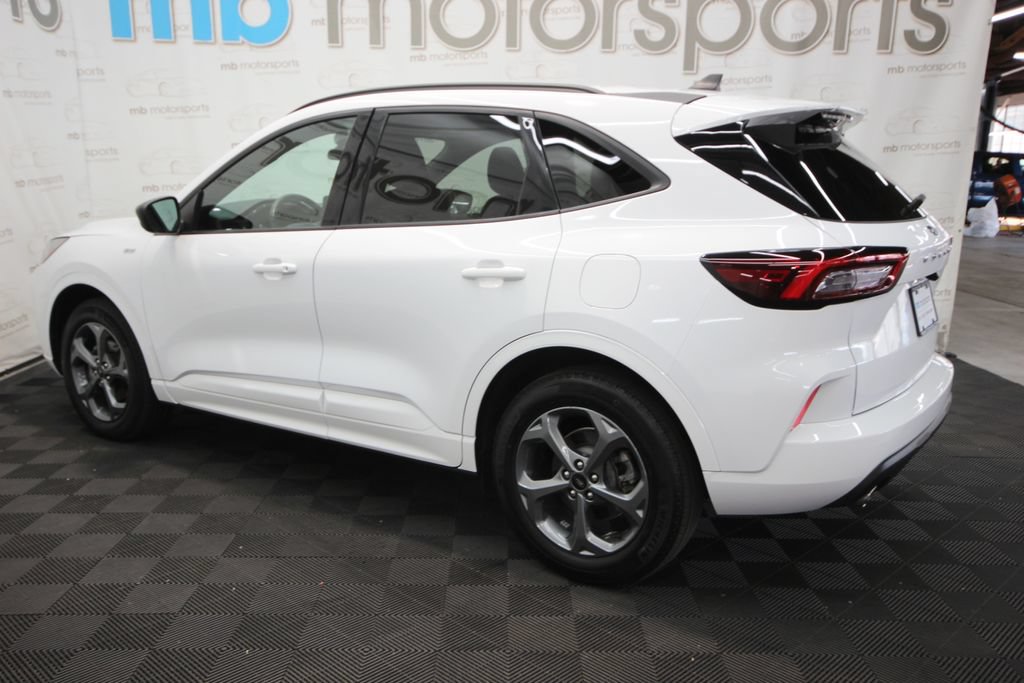Used 2023 Ford Escape ST-Line AWD/4WD image 3