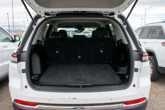 Used 2023 Jeep Grand Cherokee Laredo AWD/4WD image 11