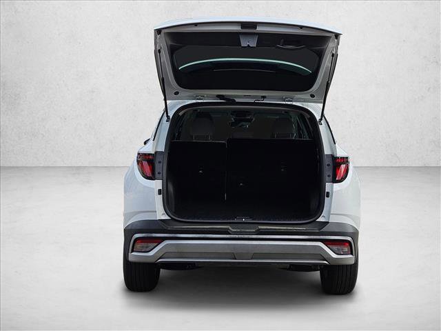 Certified 2025 Hyundai Tucson SE image 6