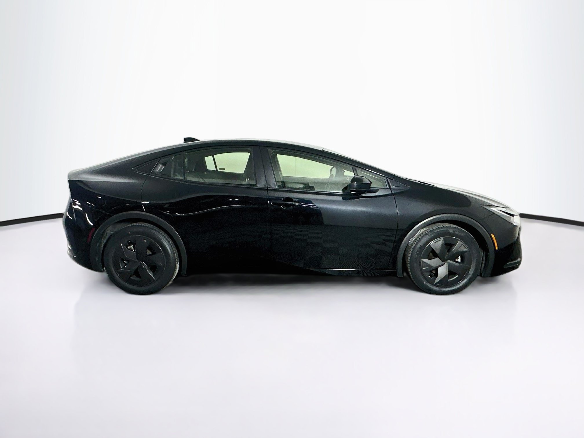 Used 2025 Toyota Prius LE FWD image 10