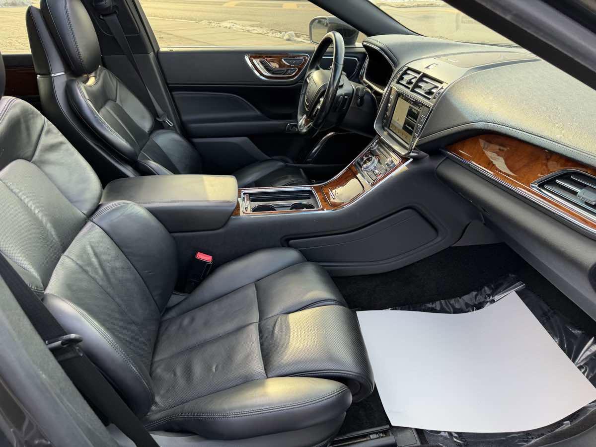 Used 2017 Lincoln Continental Reserve image 19