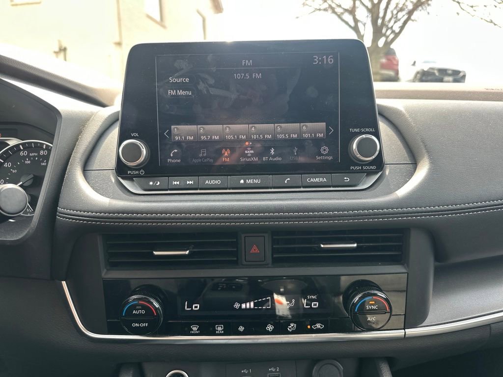 Used 2023 Nissan Rogue SV image 14