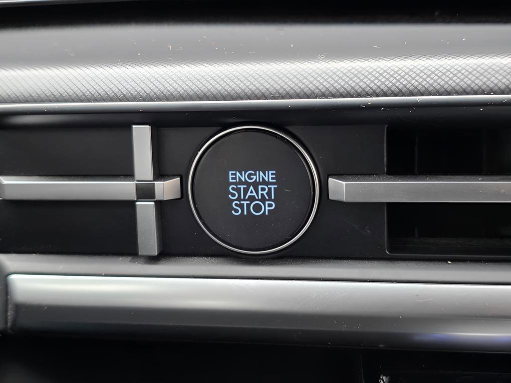 Certified 2025 Hyundai Santa Fe SEL image 30