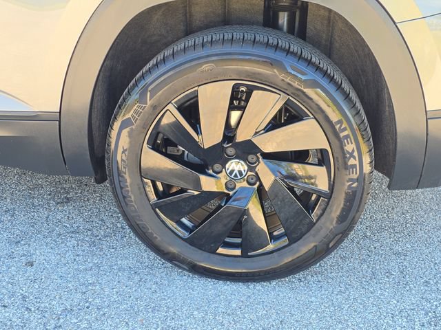 Used 2025 Volkswagen Atlas SE w/ Panoramic Sunroof Package FWD image 8