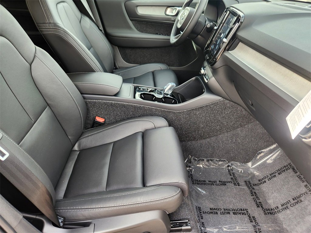 New 2025 Volvo XC40 B5 Ultra w/ Climate Package image 17