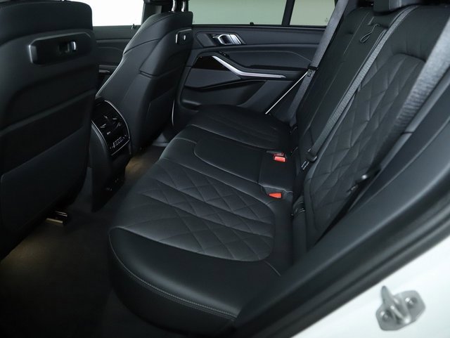 Used 2026 BMW X5 xDrive40i w/ Climate Comfort Package image 14