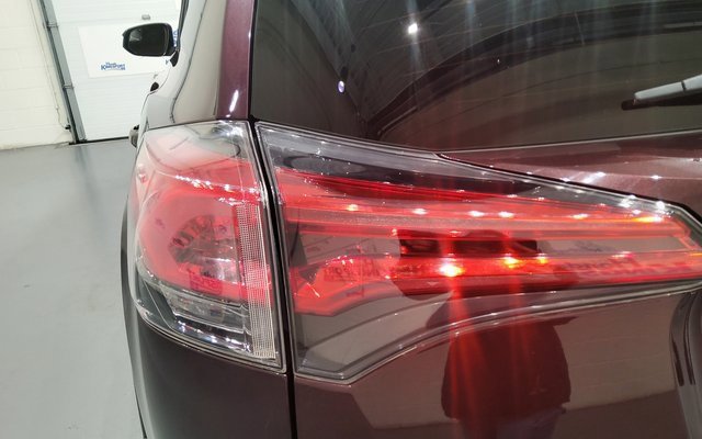 Used 2018 Toyota RAV4 LE image 25