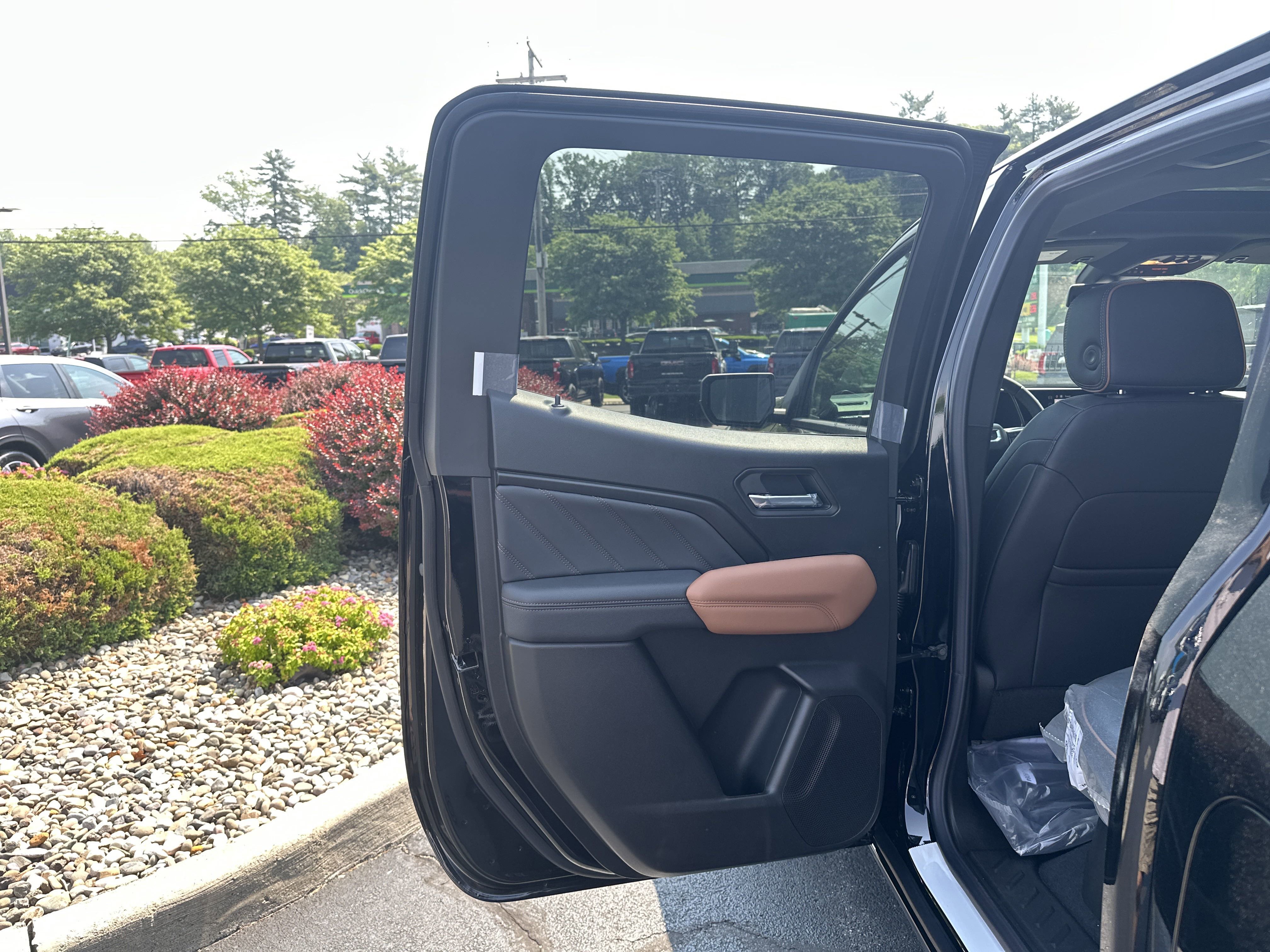 New 2025 GMC Canyon AT4 w/ Technology Plus Package image 29