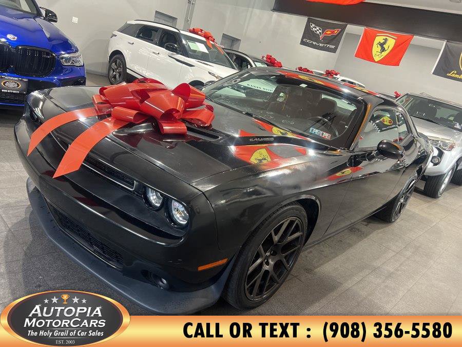 Used 2017 Dodge Challenger R/T Scat Pack RWD image 2