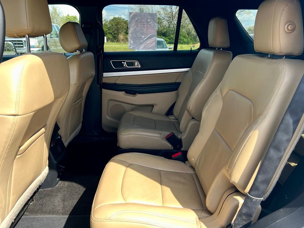 Used 2016 Ford Explorer XLT w/ Equipment Group 202A image 5