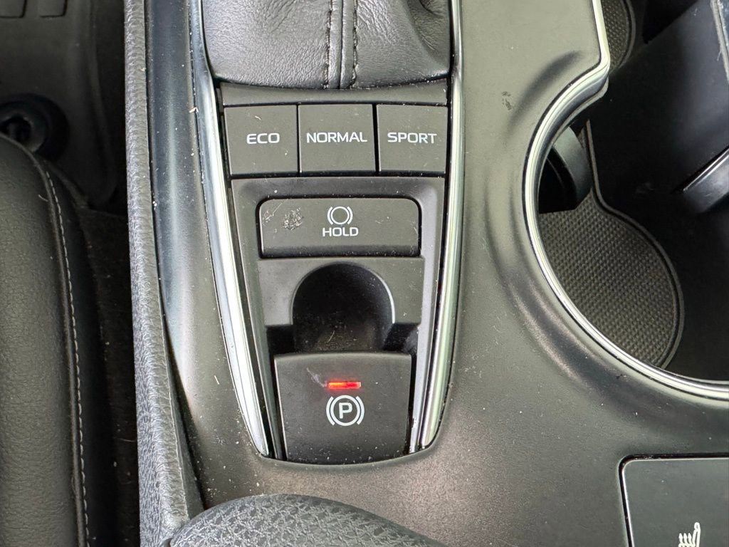 Used 2019 Toyota Camry XSE FWD image 31
