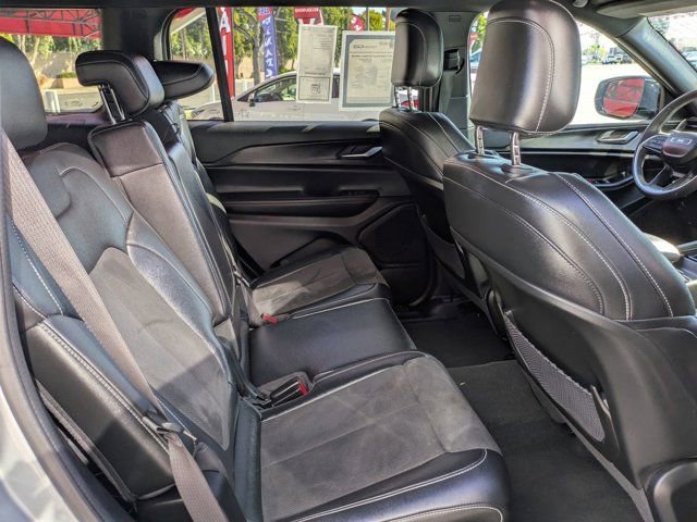 Used 2023 Jeep Grand Cherokee L Laredo AWD/4WD image 7