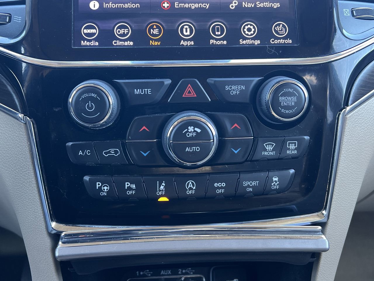 Used 2020 Jeep Grand Cherokee Overland image 12