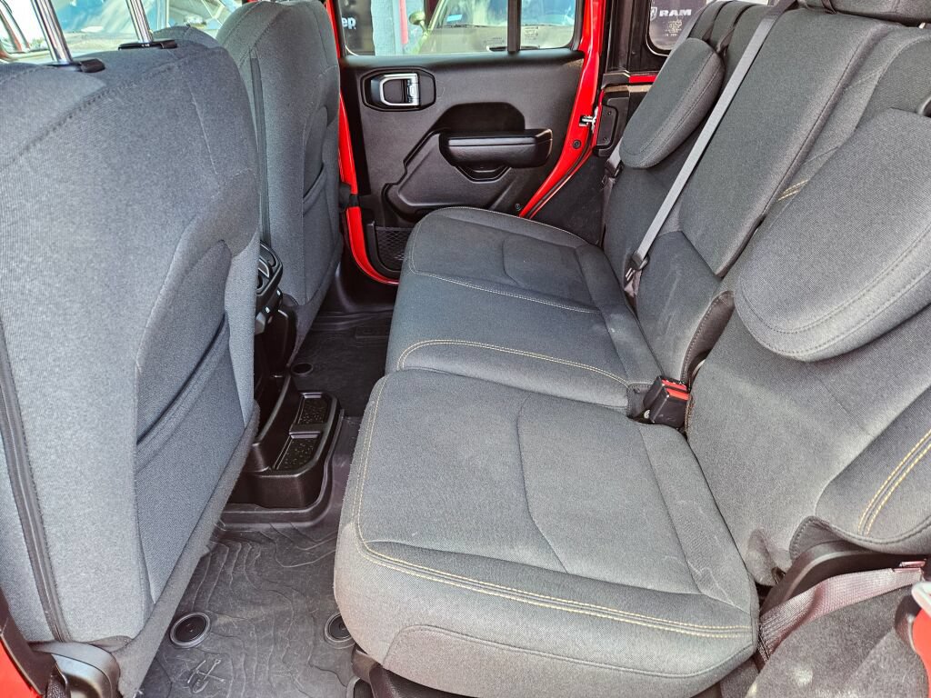 Used 2024 Jeep Wrangler Unlimited AWD/4WD image 15