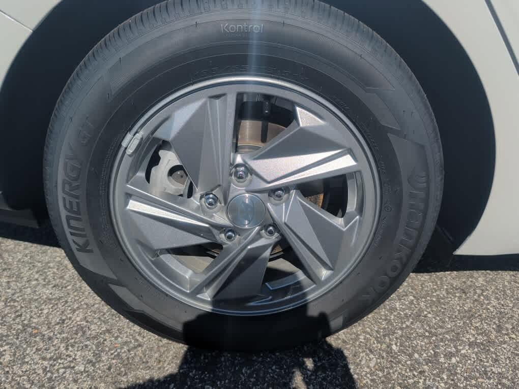 New 2026 Hyundai Elantra SE FWD image 29