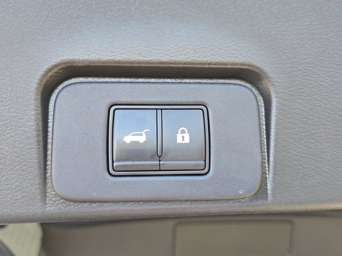 Used 2022 Nissan Rogue SL w/ SL Premium Package image 10