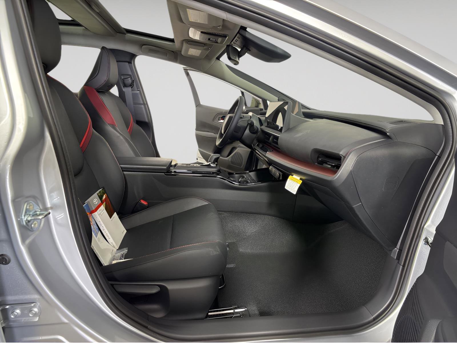 New 2026 Toyota Prius Plug-In Hybrid image 5