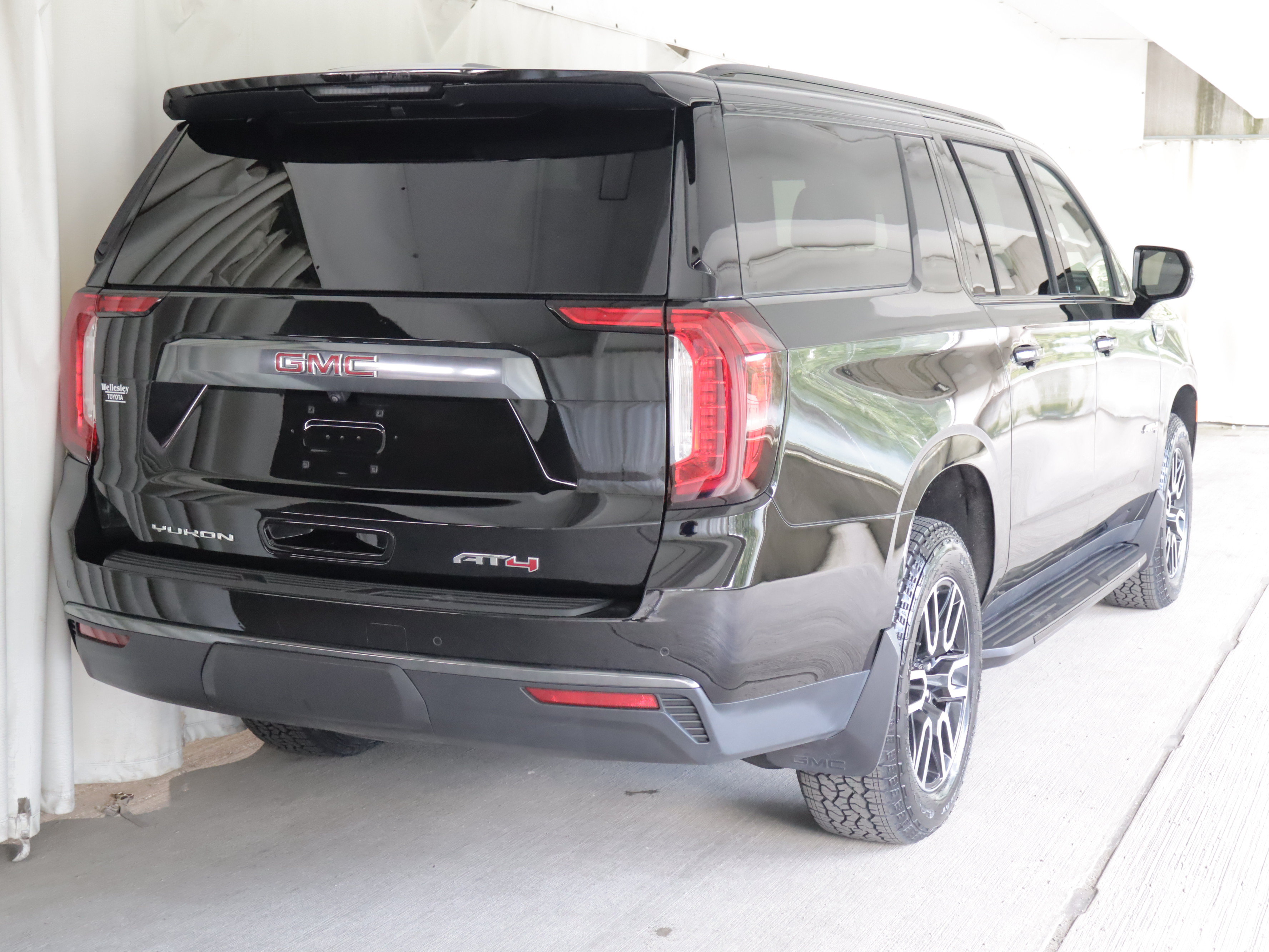 Used 2023 GMC Yukon XL AT4 AWD/4WD image 6