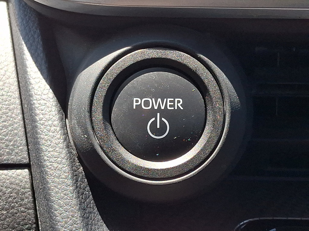 Used 2024 Toyota Prius XLE AWD/4WD image 32