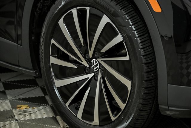 Used 2023 Volkswagen ID.4 Pro S Plus image 3