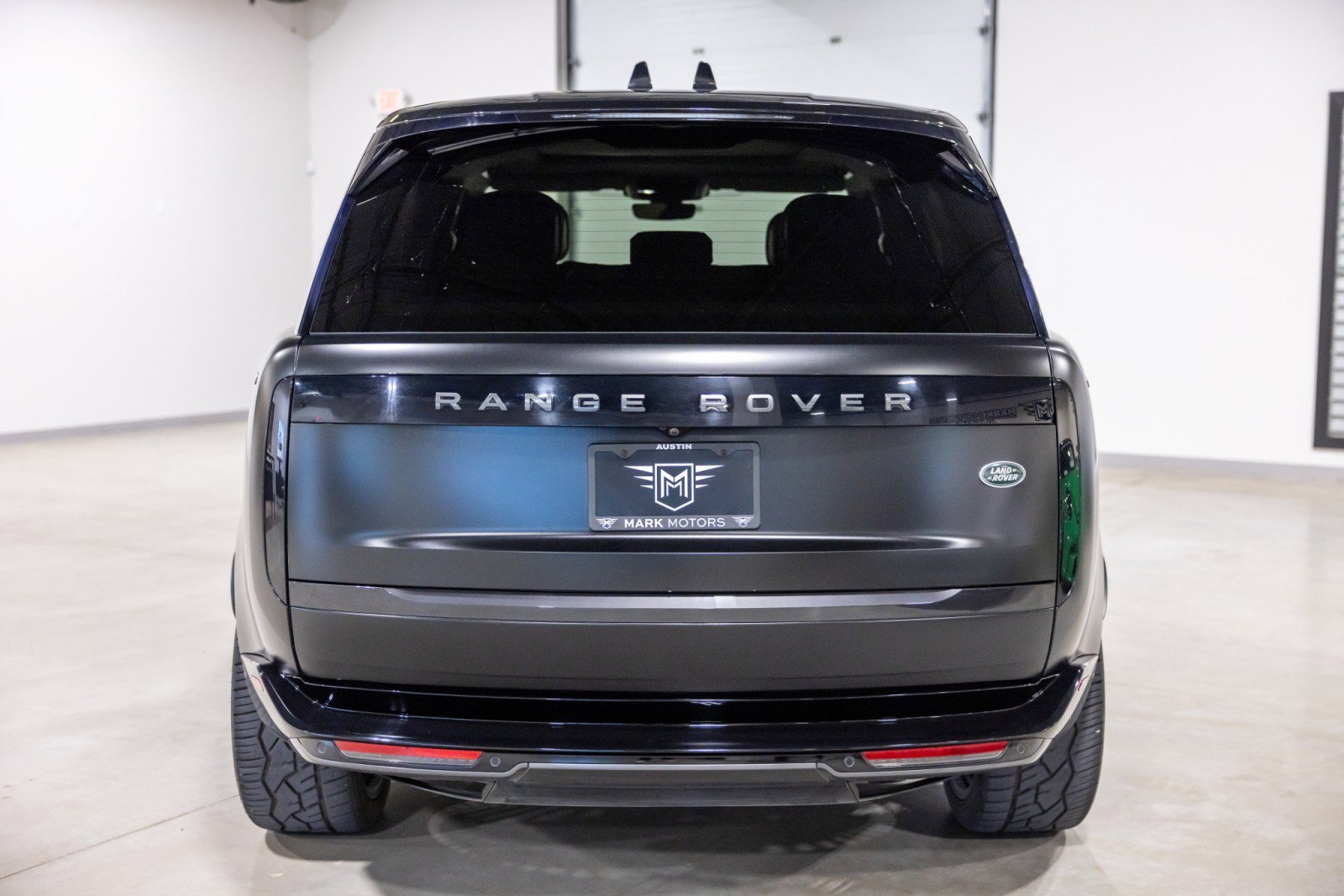 Used 2023 Land Rover Range Rover SE image 8