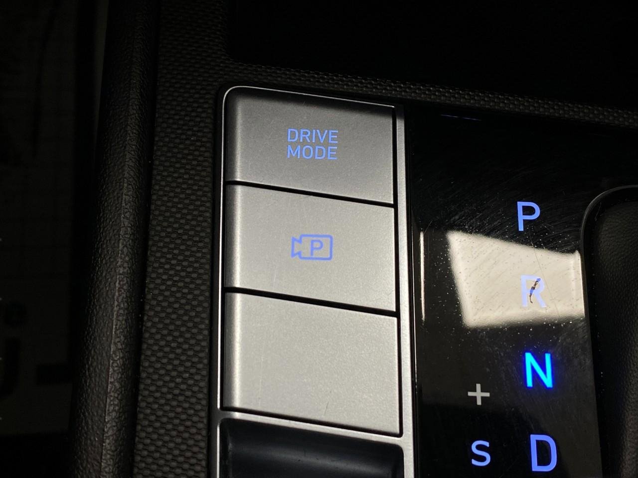 Used 2025 Hyundai Elantra SEL image 26