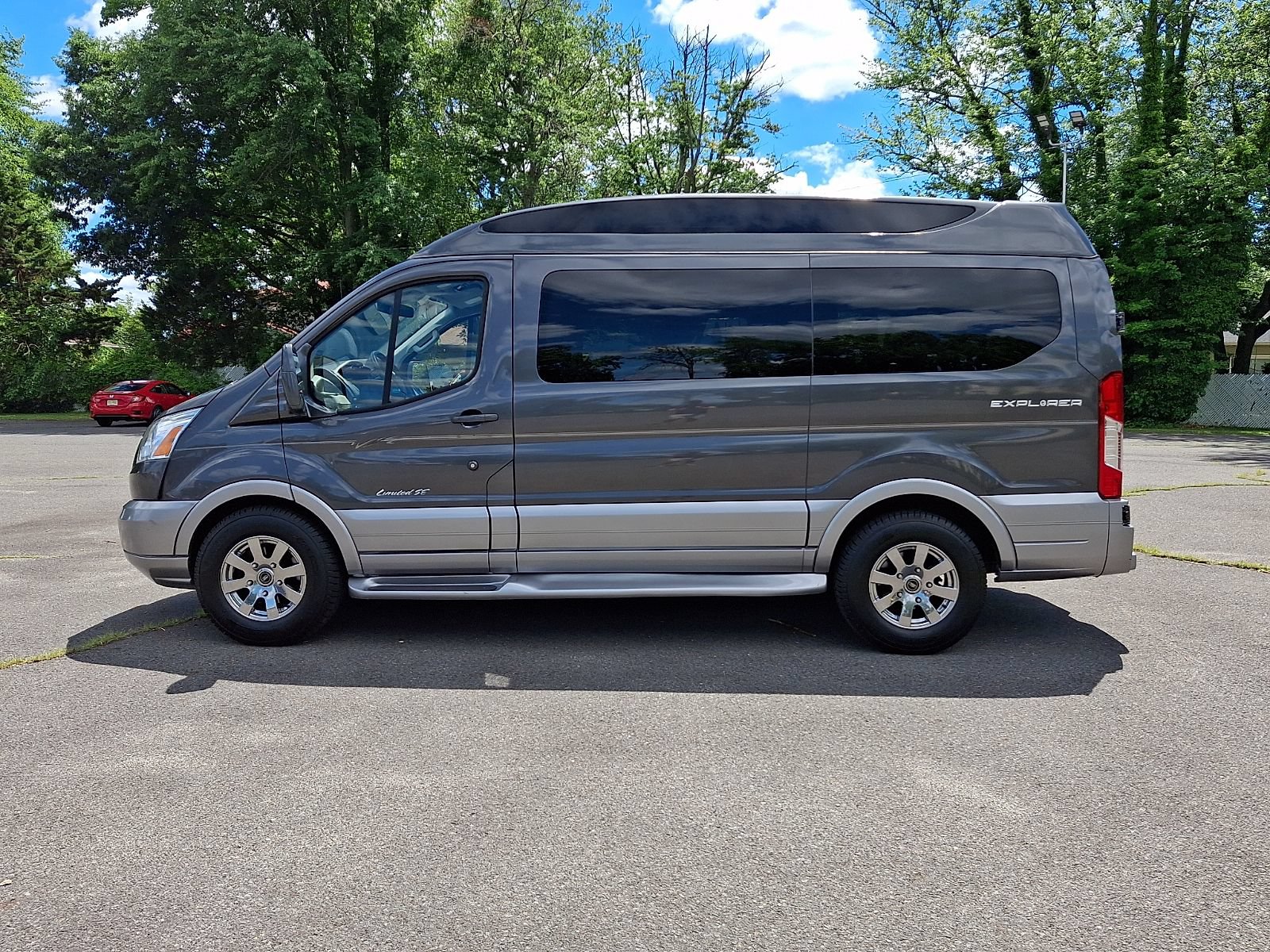 Used 2017 Ford Transit 150 XLT RWD image 4