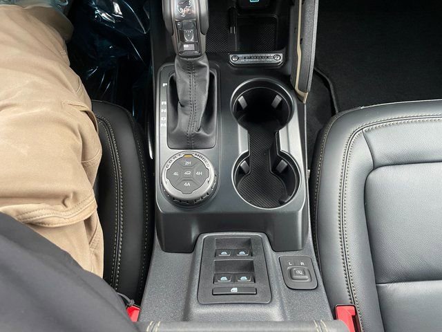 New 2025 Ford Bronco Badlands image 33