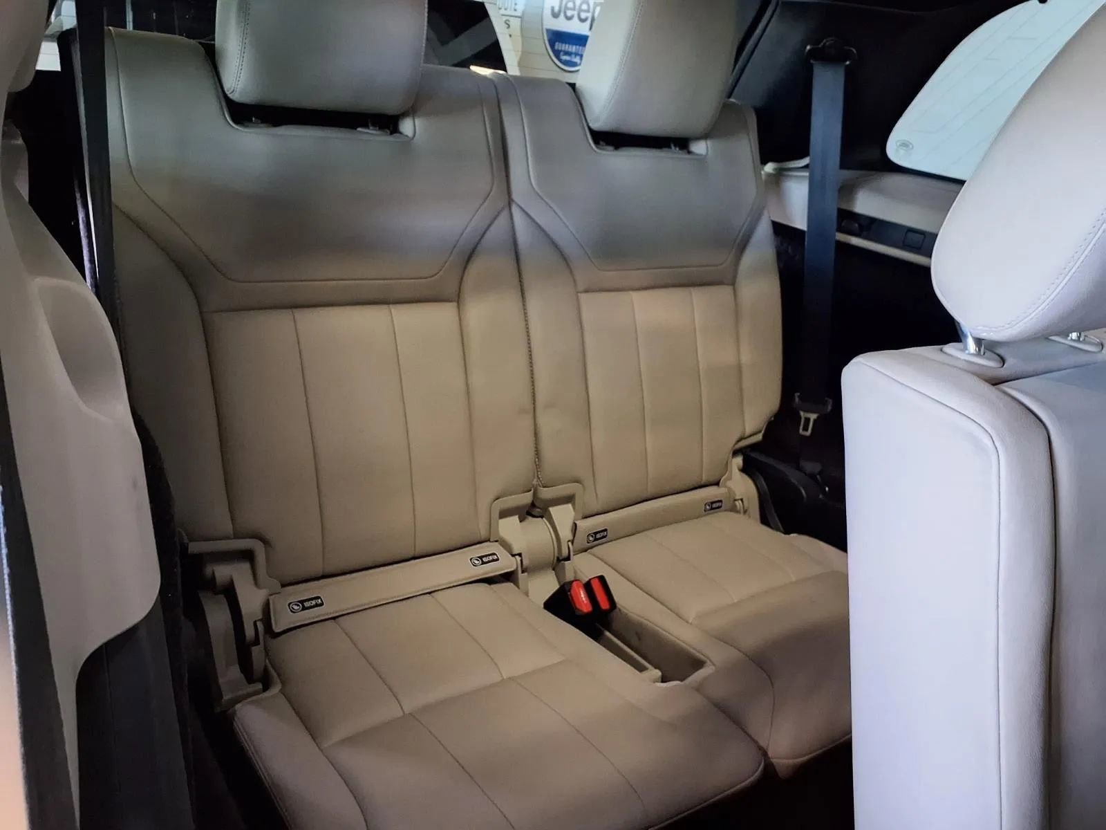 Used 2018 Land Rover Discovery SE image 10