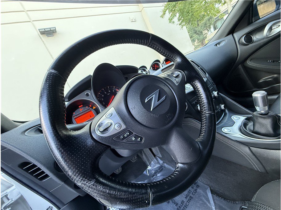 Used 2016 Nissan 370Z Coupe RWD image 8