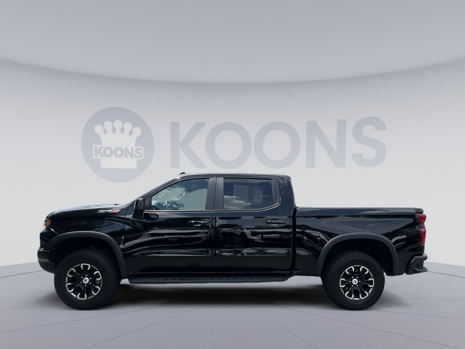 Used 2023 Chevrolet Silverado 1500 ZR2 w/ Technology Package AWD/4WD image 2