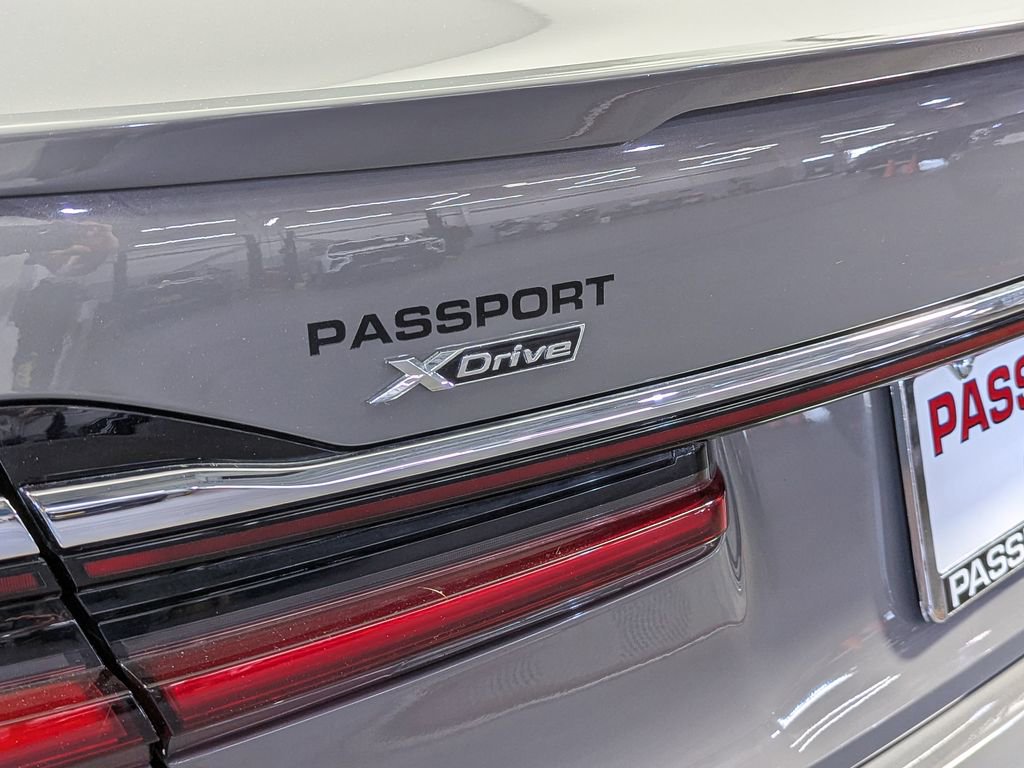 Used 2021 BMW 750i xDrive w/ Luxury Rear Seating Package AWD/4WD image 12
