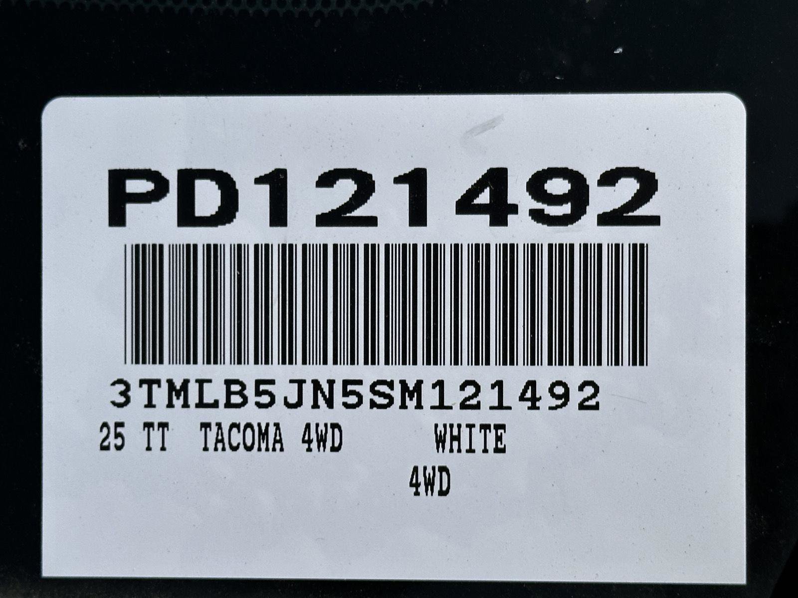 Certified 2025 Toyota Tacoma TRD Off-Road AWD/4WD image 15