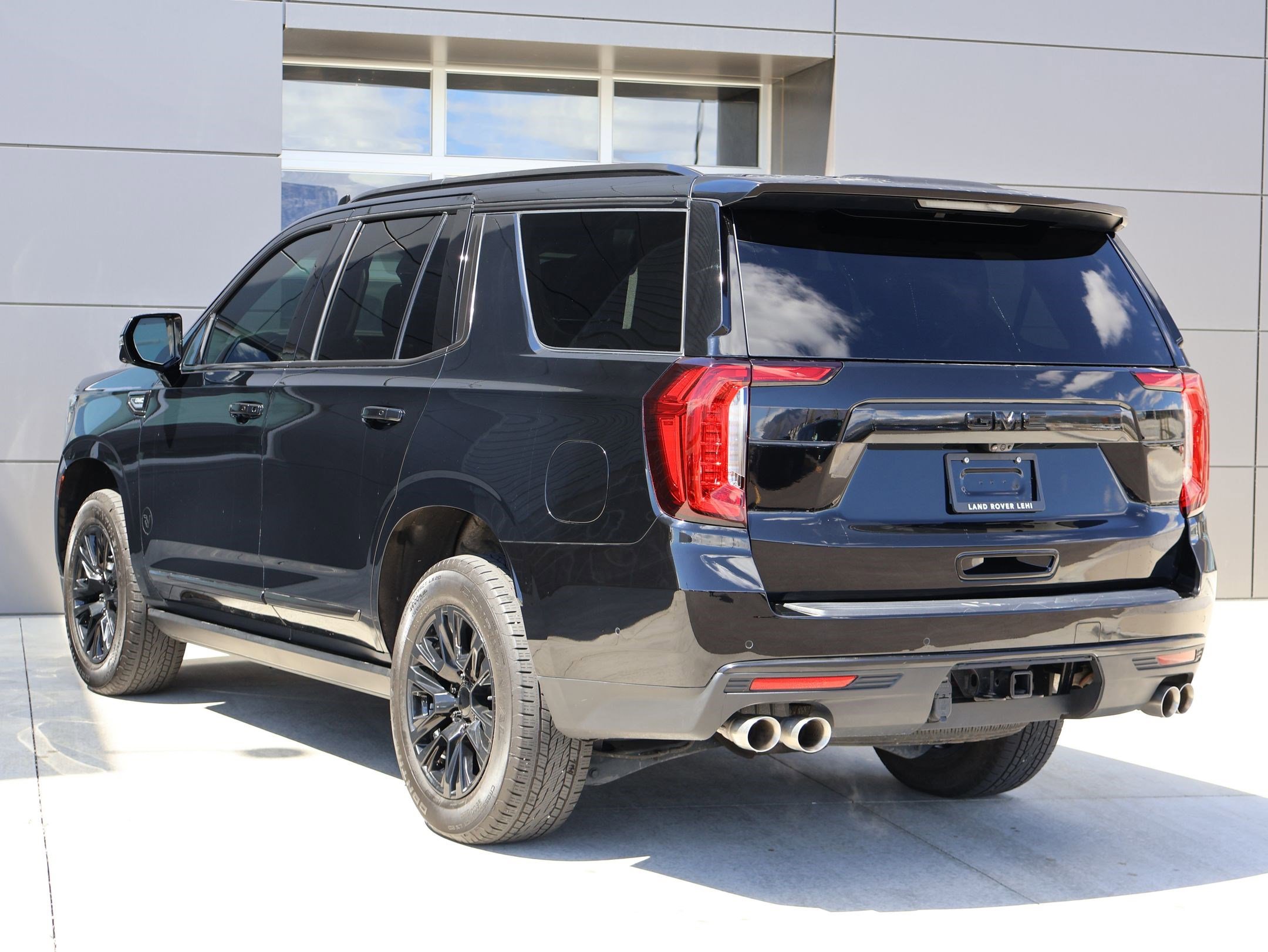 Used 2024 GMC Yukon Denali w/ Advanced Technology Package AWD/4WD image 8