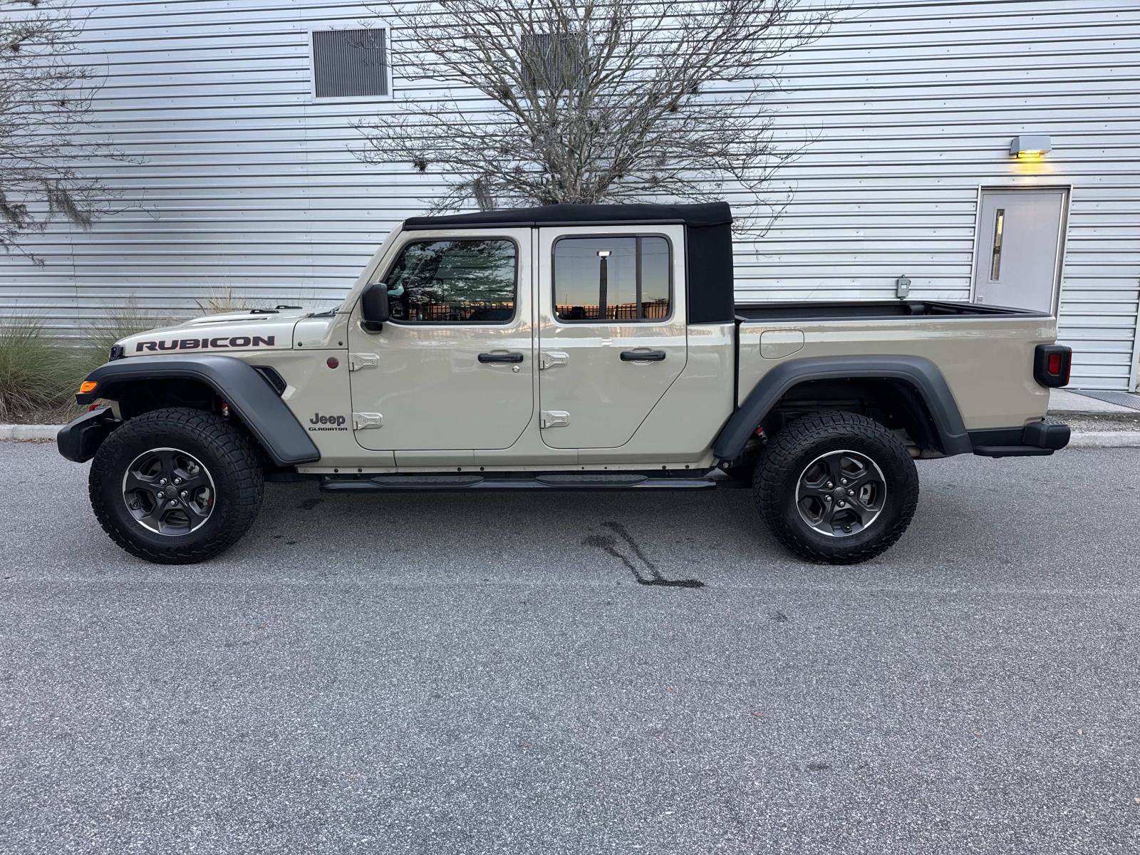 Used 2022 Jeep Gladiator Rubicon w/ Trailer Tow Package AWD/4WD image 3