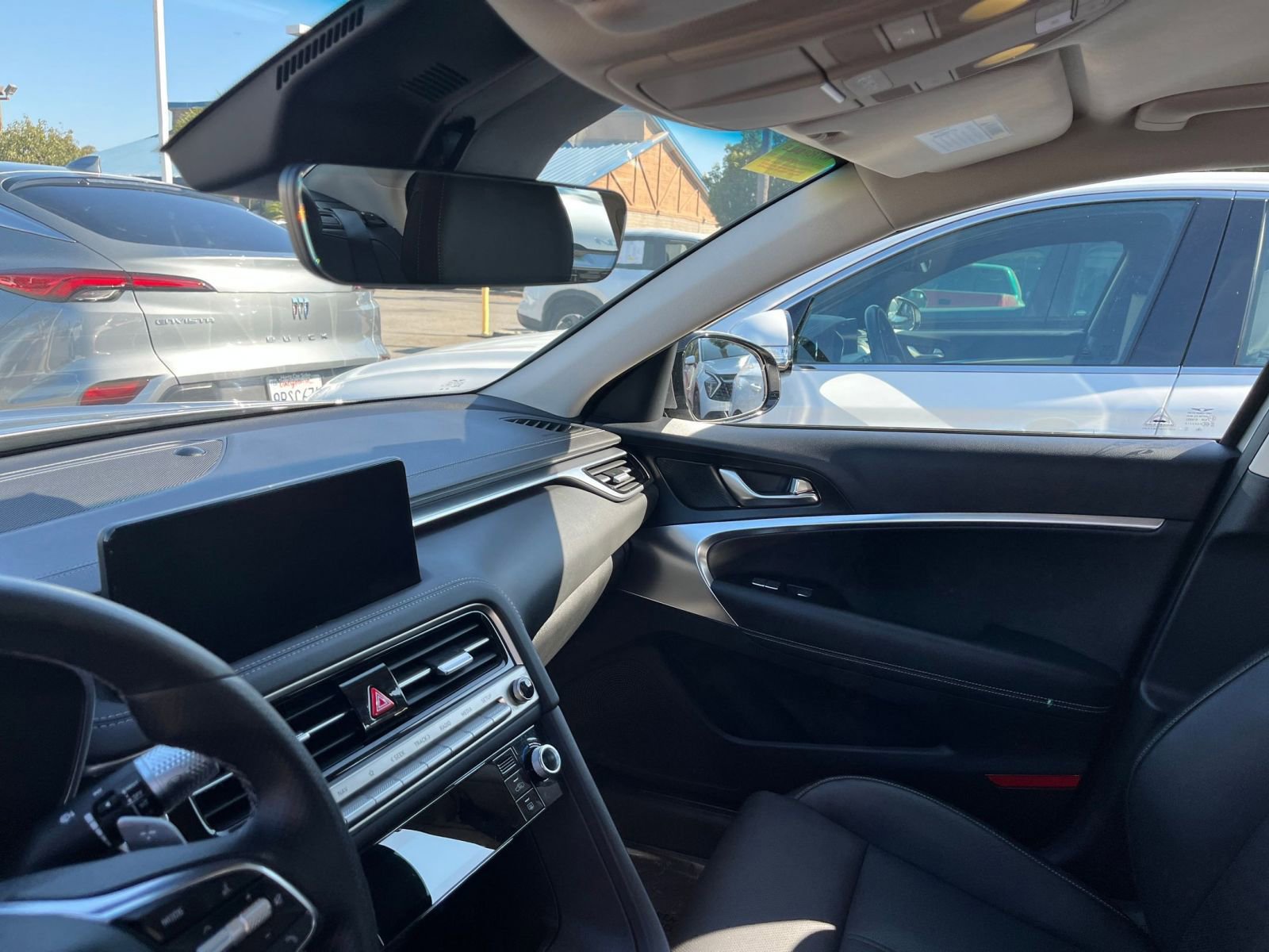 Used 2025 Genesis G70 2.5T image 35