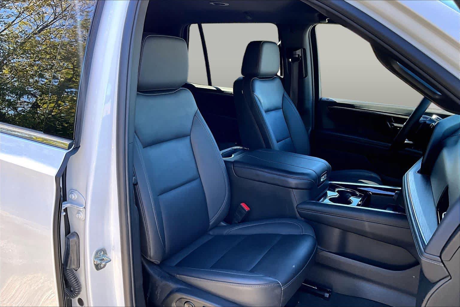 Used 2025 Chevrolet Tahoe LT AWD/4WD image 9