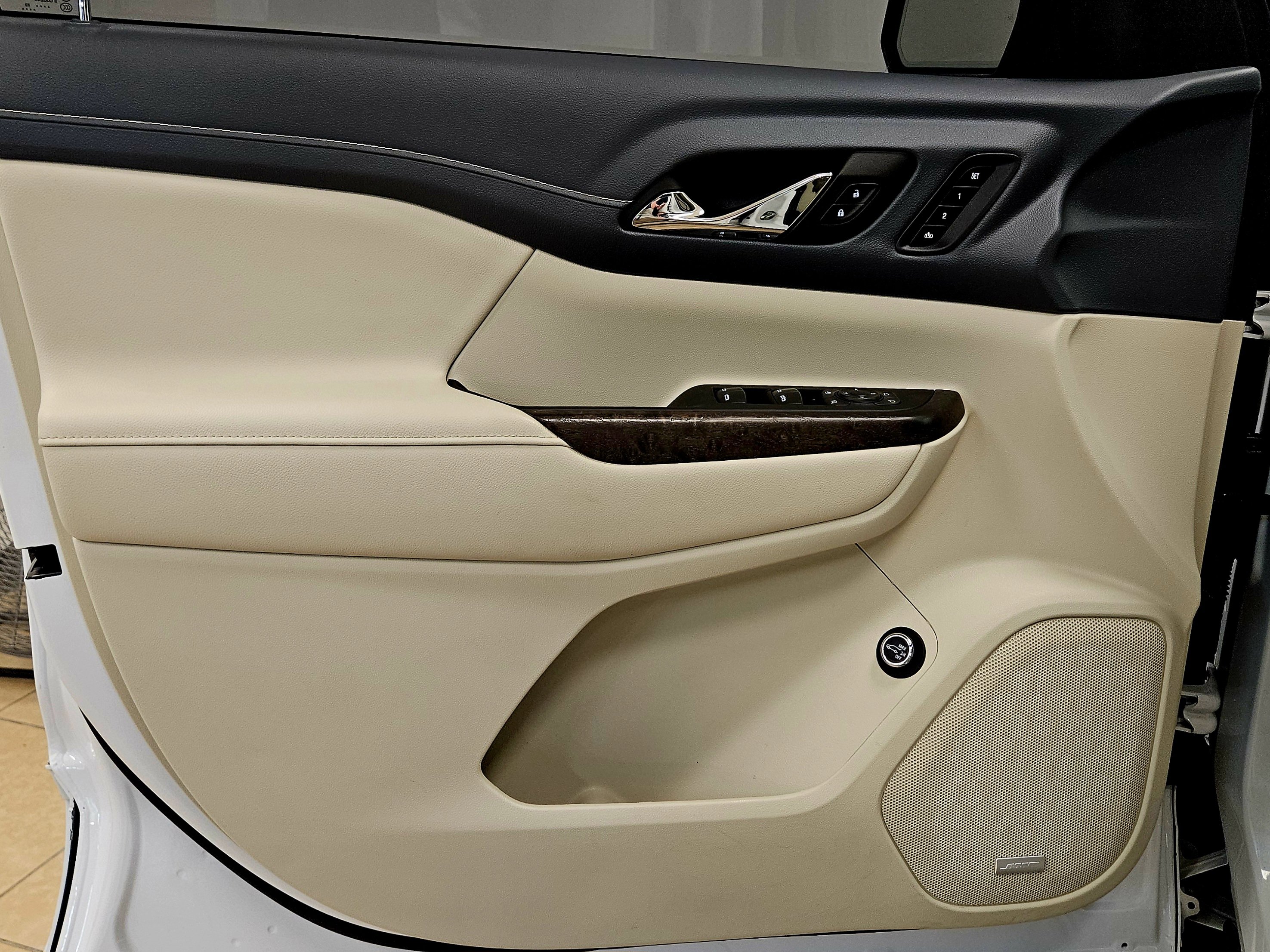 Used 2023 GMC Acadia Denali AWD/4WD image 10