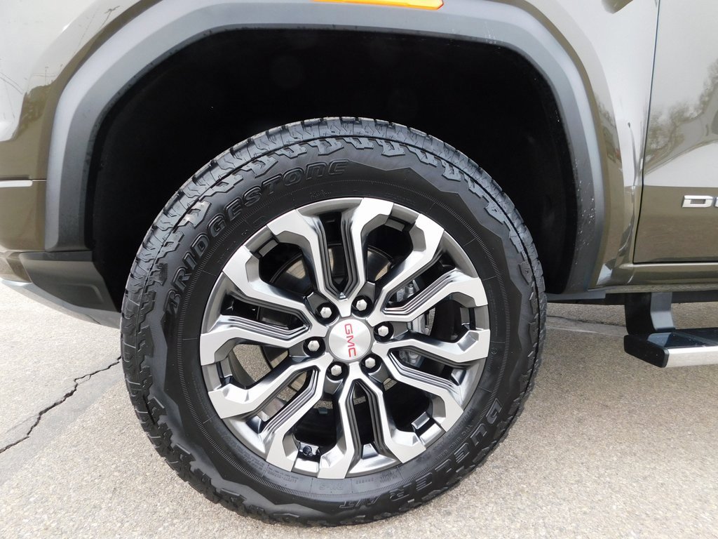 Used 2024 GMC Canyon Denali image 16