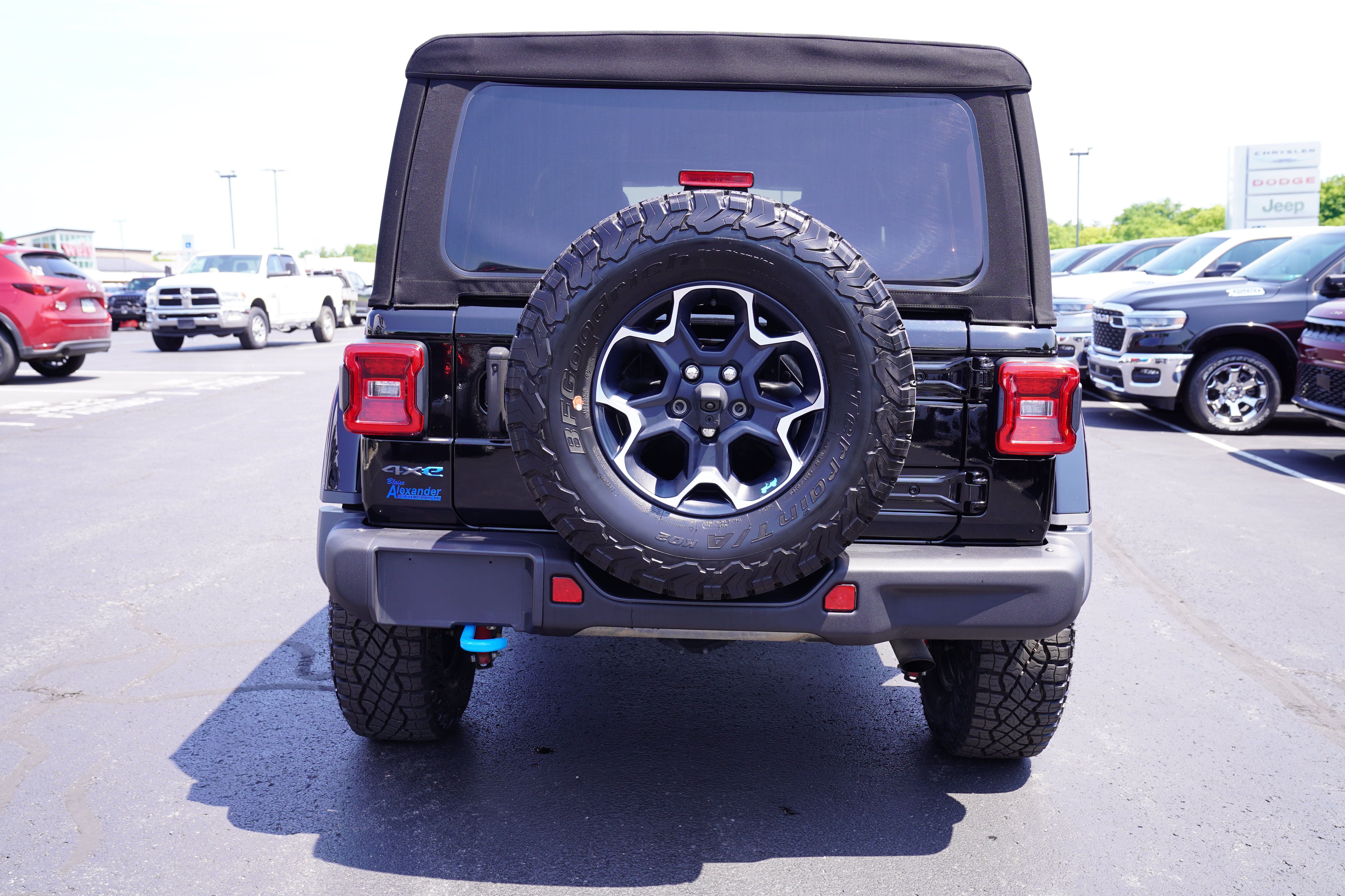 Used 2022 Jeep Wrangler Unlimited Rubicon 4xe w/ Steel Bumper Group AWD/4WD image 6