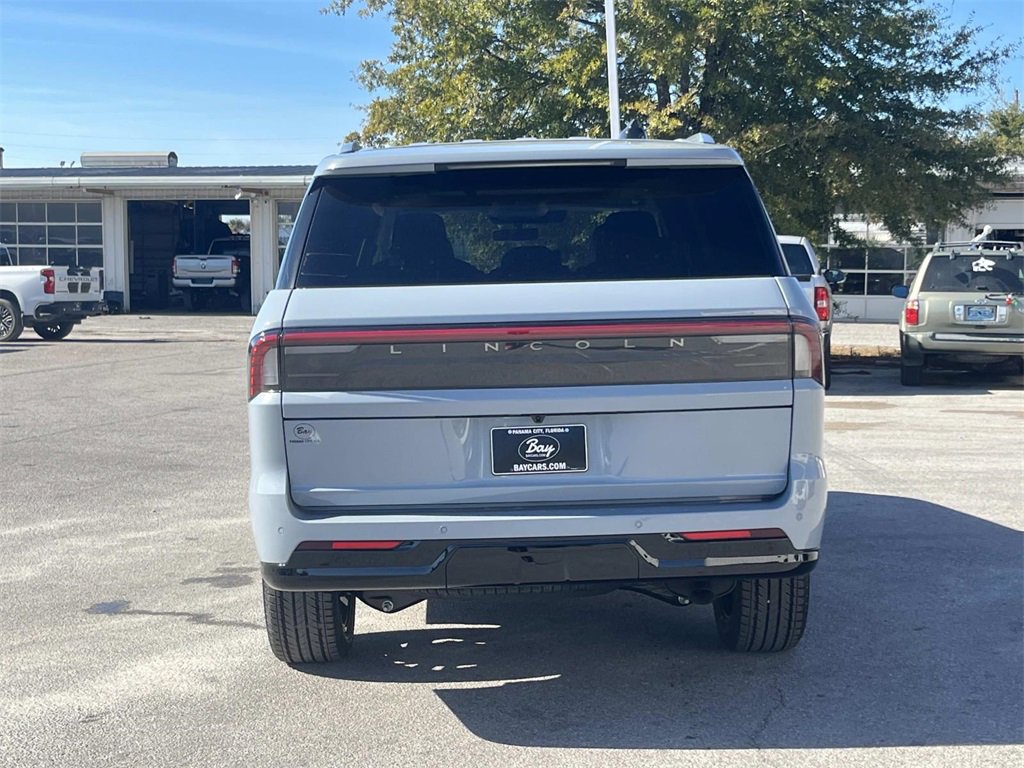 New 2025 Lincoln Navigator Reserve image 4