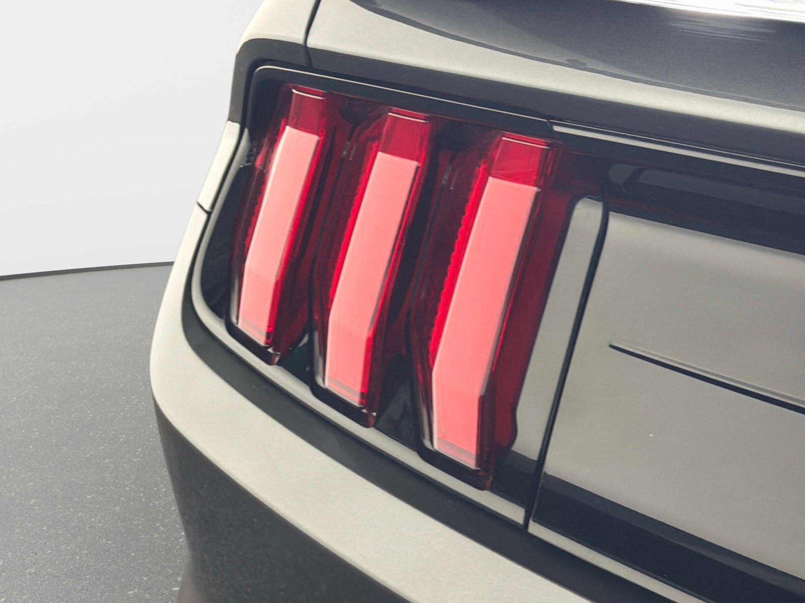 Used 2020 Ford Mustang Shelby GT500 w/ Technology Package RWD image 14